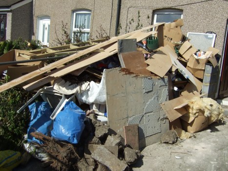 Comparing prices for skip hire services in Raynes Park